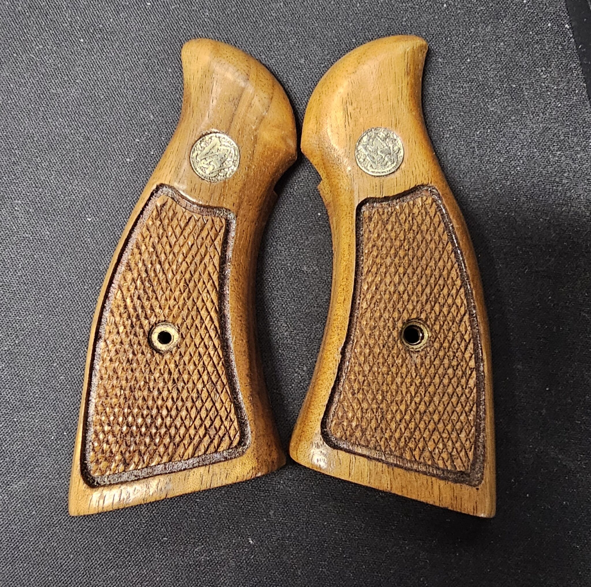 S W Original K L Square Grip Checkered Walnut W Medallions